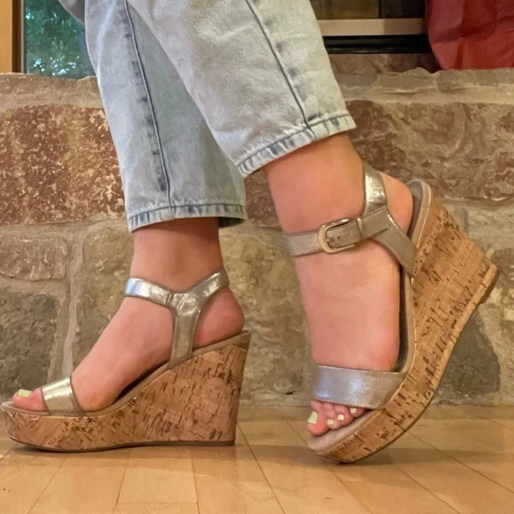 UNISA Lanzer Silver Metallic Wedge